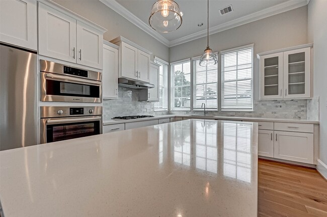 Building Photo - 2234 Lou Ellen Ln