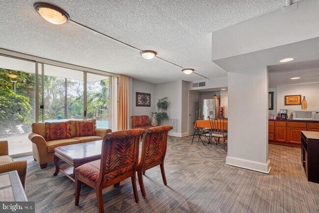 Building Photo - 1515 S Arlington Ridge Rd