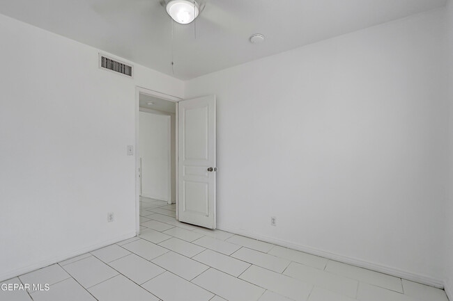 Building Photo - 6839 Pasatiempo Cir