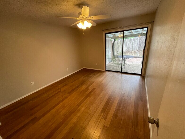 Building Photo - 2608 Carnarvon Ln
