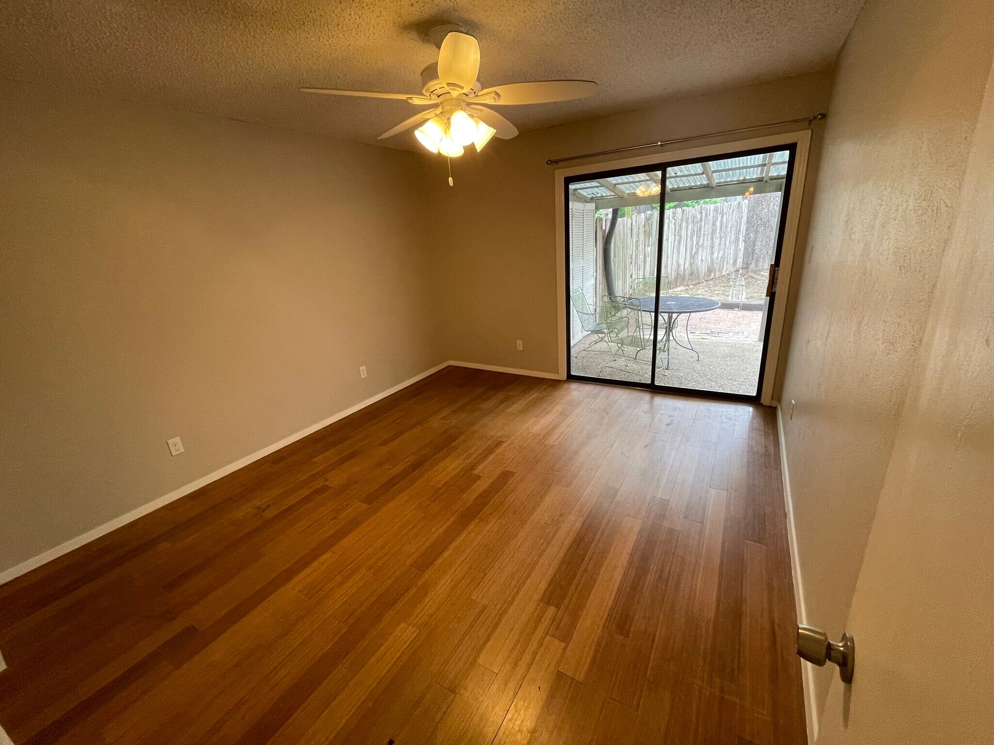 Building Photo - 2608 Carnarvon Ln