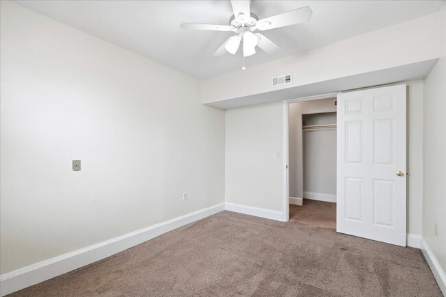 Building Photo - 100 E 8th St