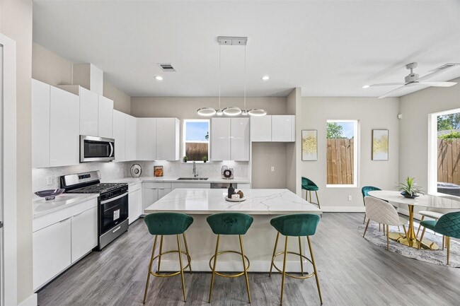 Building Photo - 853 Prosper St