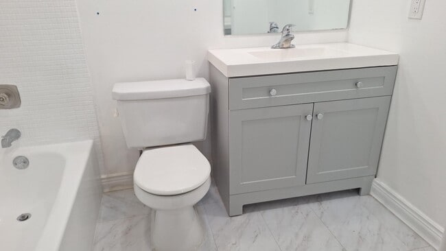 Building Photo - 120 Normandy Ln