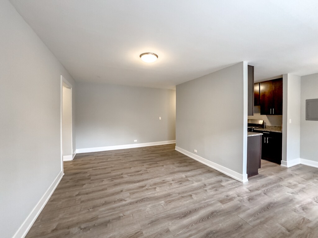Building Photo - 535 W Surf St