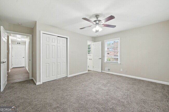 Building Photo - 2493 Miriam Ln