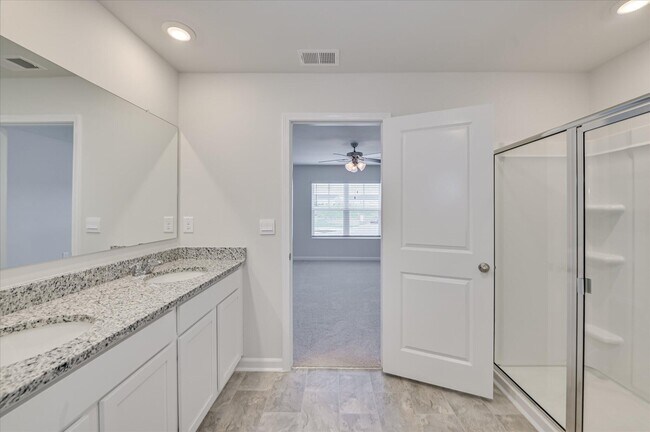 Building Photo - 811 Grovebury Ct