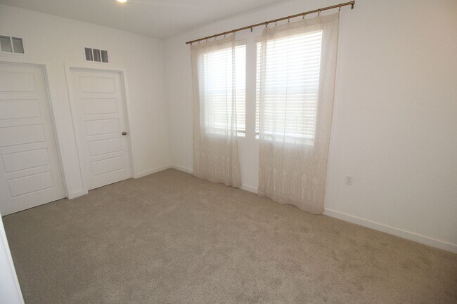 Building Photo - 6137 W Ramona Wy