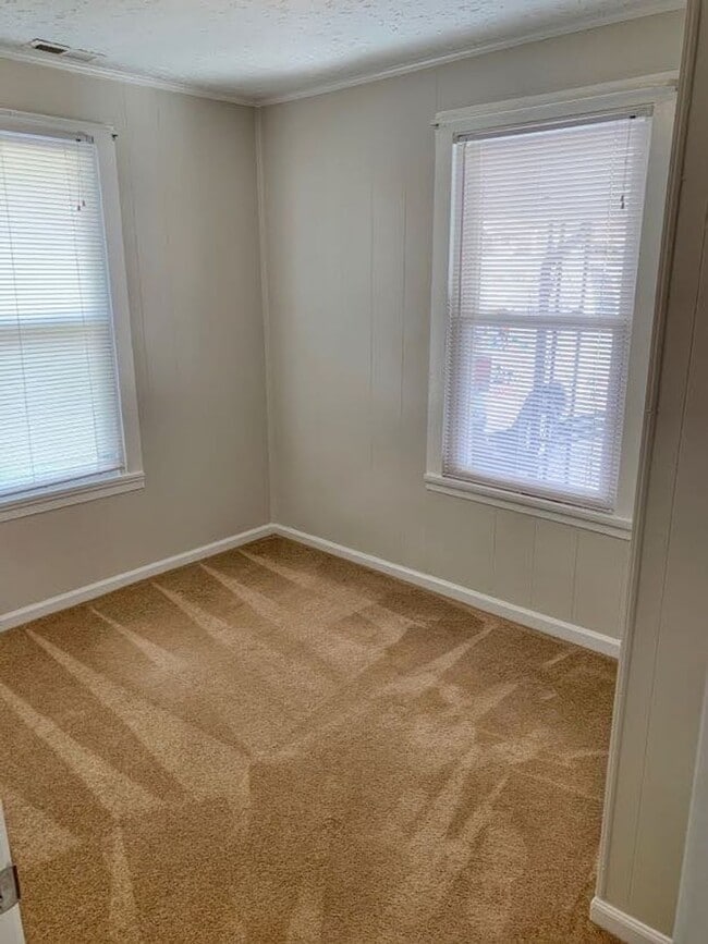 Building Photo - 2 bd. 1 bath  home : 786 sq. ft-  Kingsport