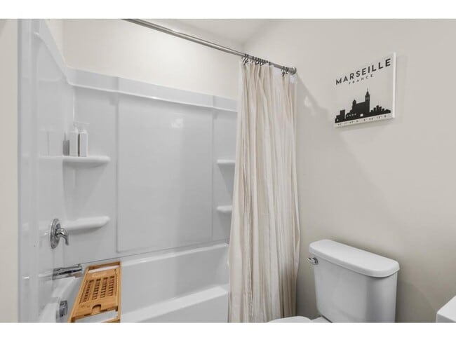 Building Photo - 775 Roselyn Dr