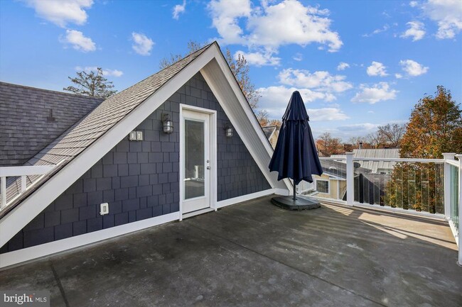 Building Photo - 215 E Chew Ave