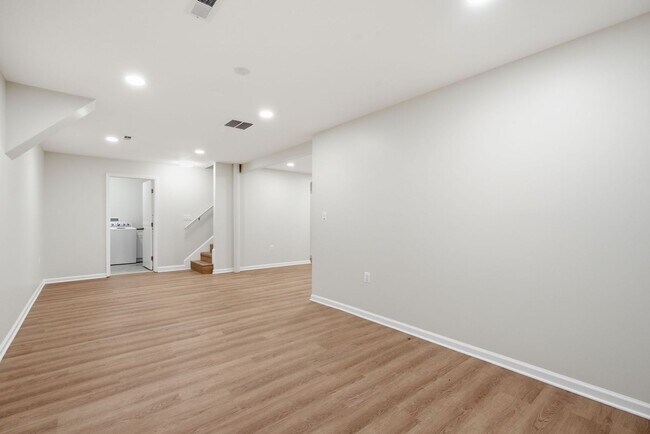 Building Photo - 18 Grandin Cir