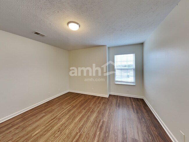 Building Photo - 1128 Eastwoods Dr