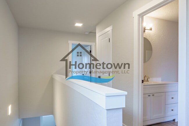 Building Photo - 3 Bedroom Home with 1.5 Bathrooms and an A...