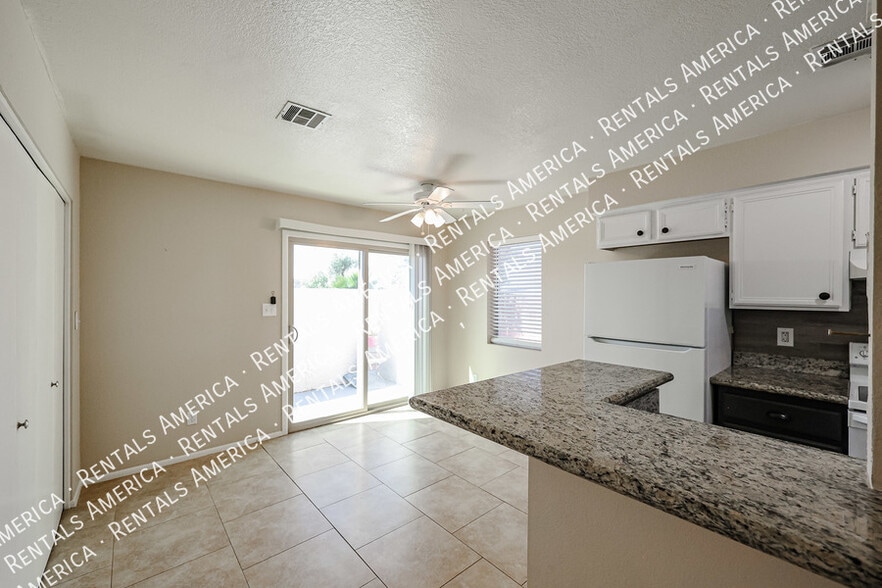 Building Photo - 10815 W Northern Ave