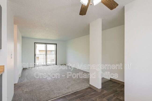 Building Photo - 14212 NE Sandy Blvd