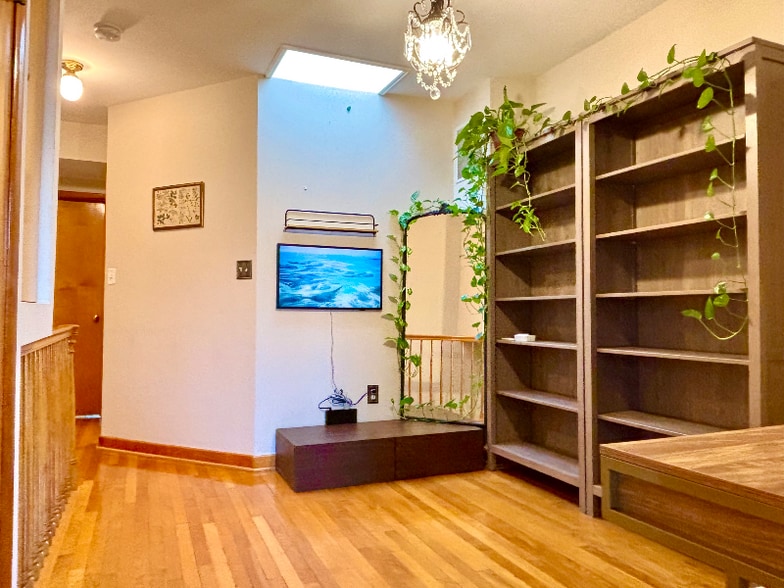 Building Photo - 640 S Lakewood Ave