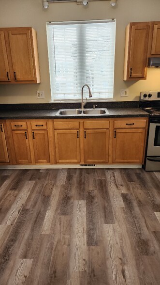 Building Photo - 42 S Adams St