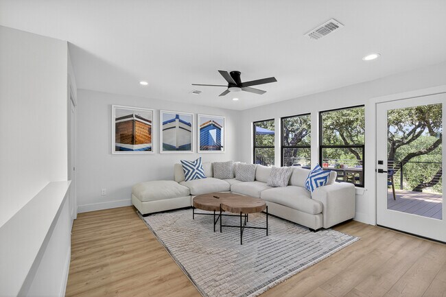 Building Photo - 820 Broken Arrow