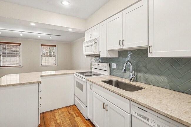 Building Photo - Charming Montclair Patio Home | 2 Bed | Private Yard