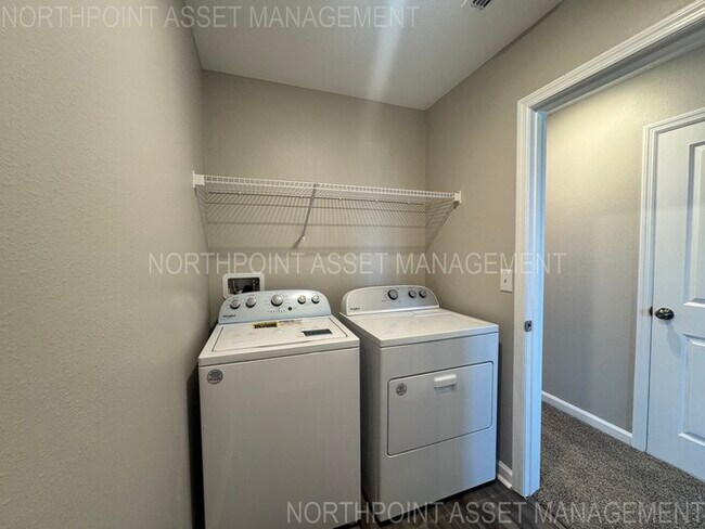 Building Photo - "SEPTEMBER MOVE IN SPECIAL: $500 off on 2n...