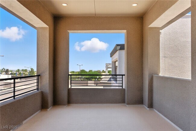 Building Photo - 10632 Rolling Vista Dr