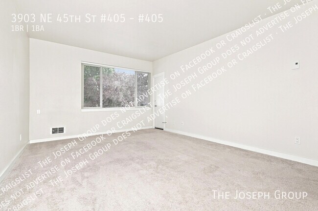 Building Photo - 3903 NE 45th St