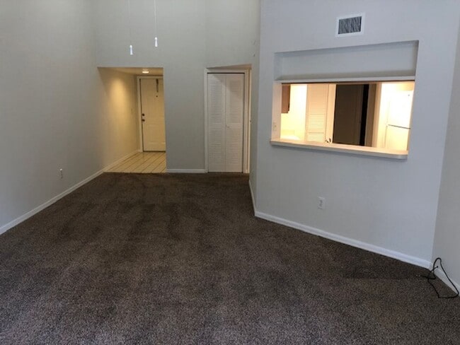 Building Photo - 9648 Windsor Gardens Ln