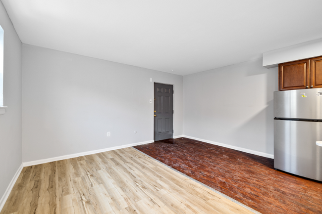 Building Photo - 4511 N Lawrence St