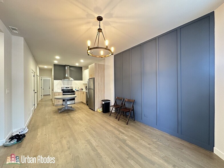 Building Photo - 841 N Mozart St