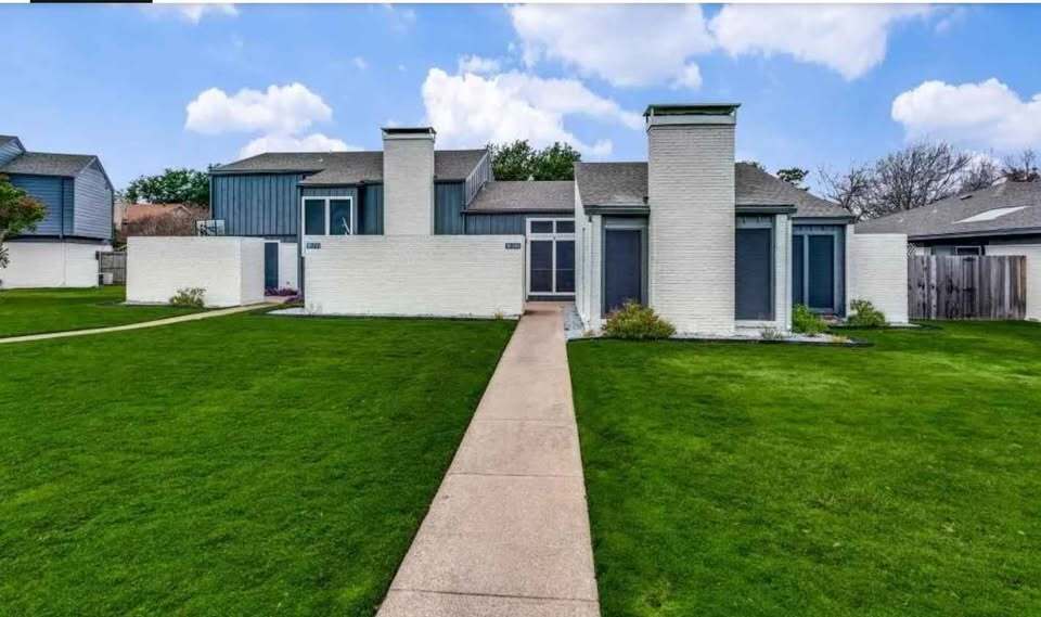 Primary Photo - 210 Trellis Pl