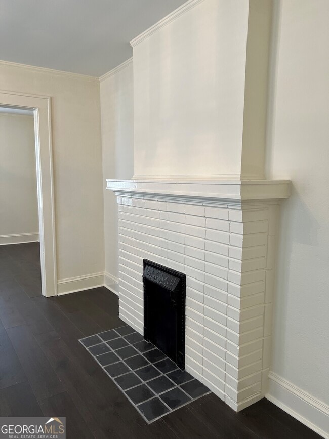 Building Photo - 1565 Walker Ave