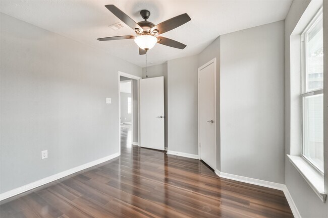 Building Photo - 1011 Cedar Post Ct