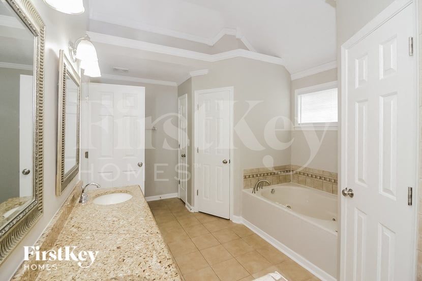 Building Photo - 8788 Overcup Oaks Dr