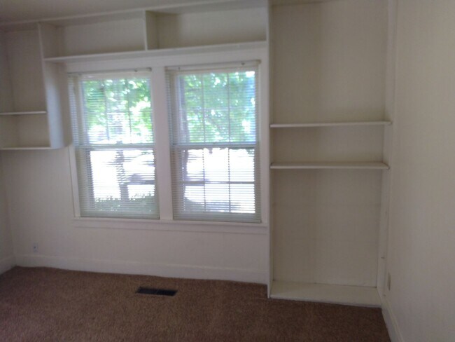 Building Photo - 712e16
