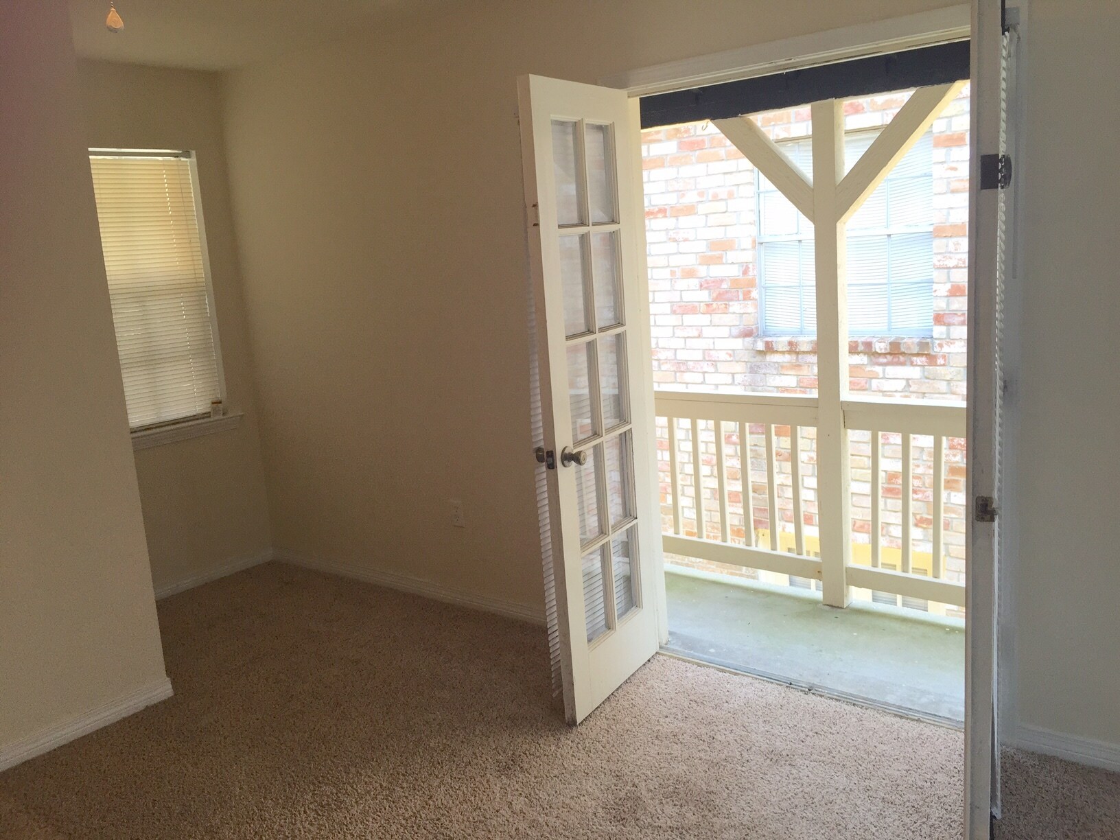 Building Photo - 209 Pine St