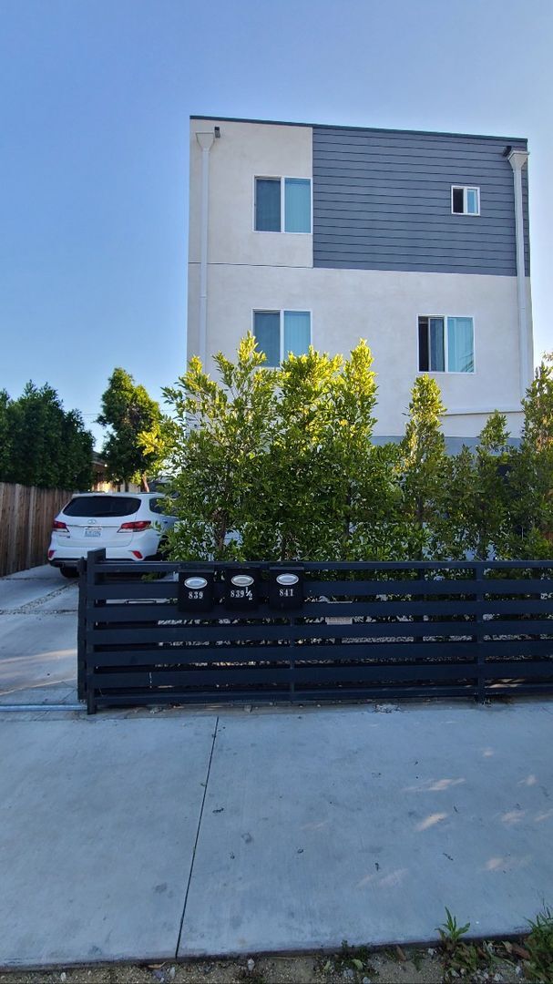 Building Photo - 32(839)