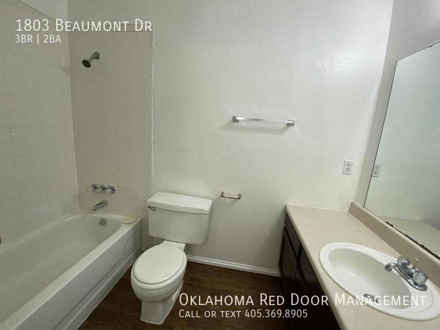 Building Photo - 1803 Beaumont Dr