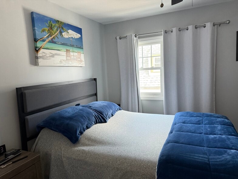 Bedroom - 1977 Miller Pl