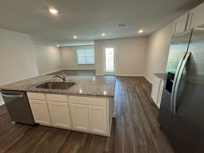 Building Photo - Pensacola - Deer Run - 4 bed, 2 bath w/ co...
