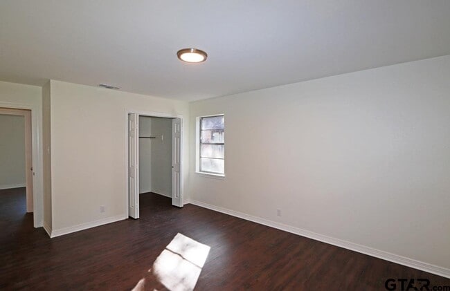 Building Photo - 806 Neches Dr