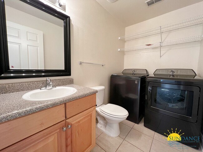 Building Photo - 3 bedroom Eagles Landing townhouse with co...