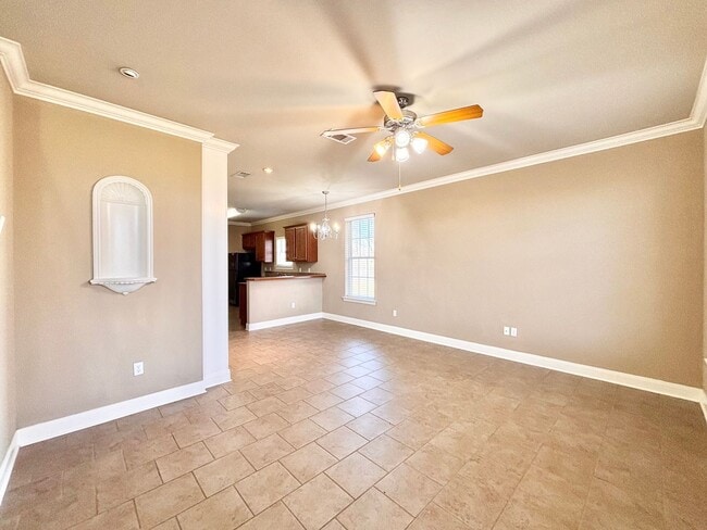 Building Photo - Three Bedroom Townhouse in Gated Community...