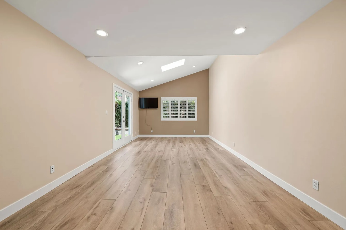 Family Room - 5441 Richmond Ave