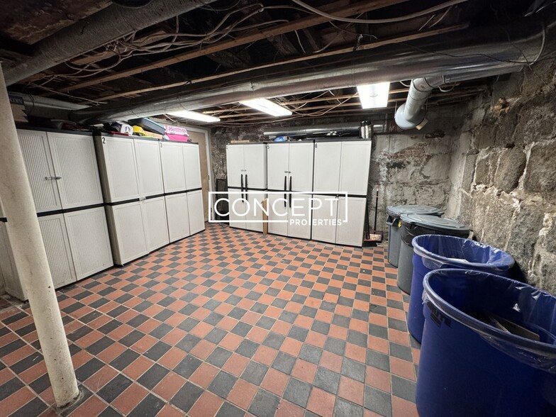 Building Photo - 24 Joy St