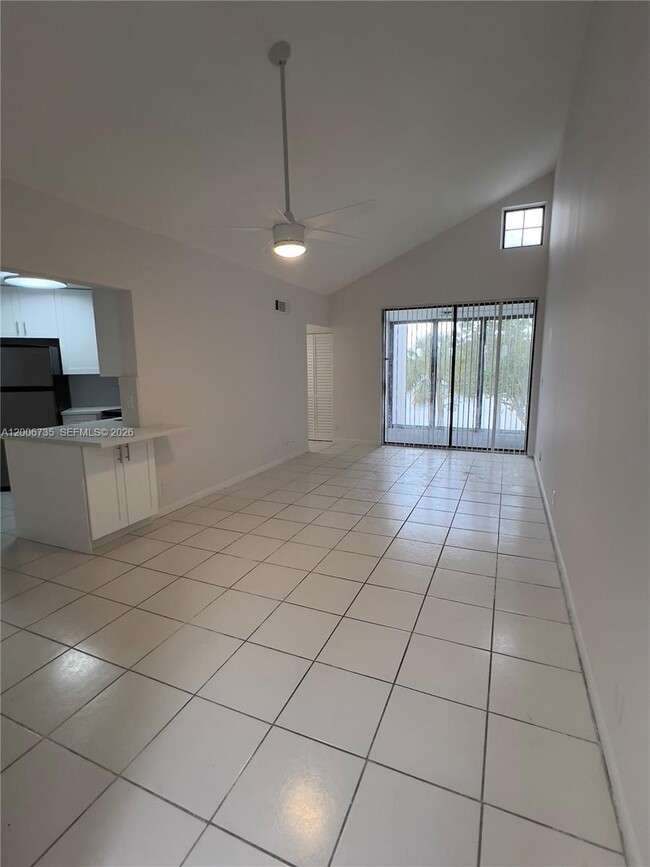 Building Photo - 216 Lake Pointe Dr