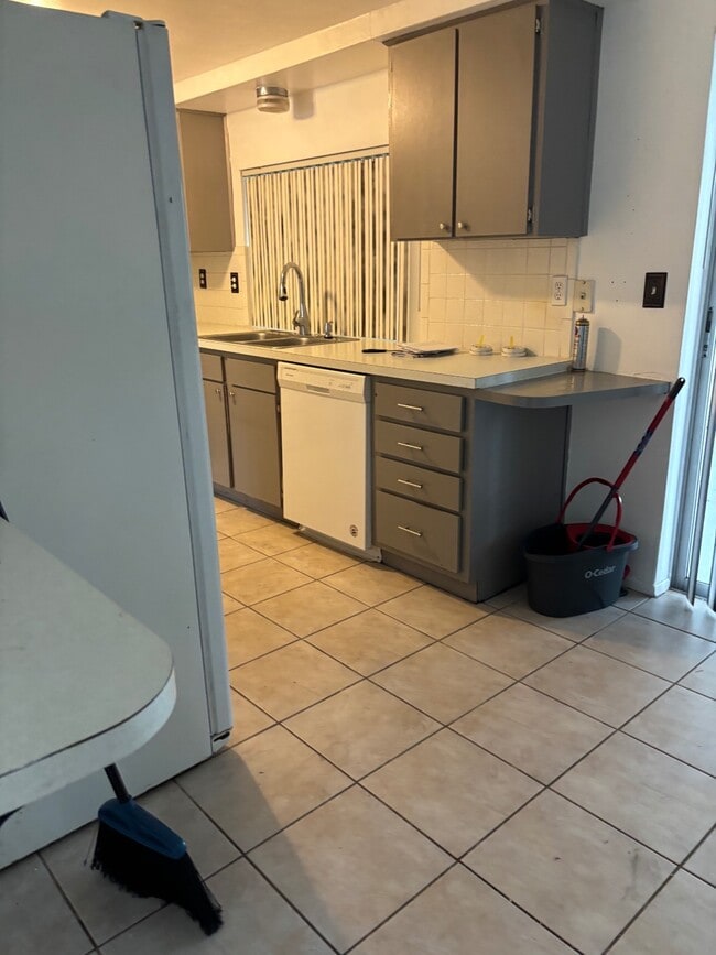 Building Photo - 12411 Partridge Hill Row