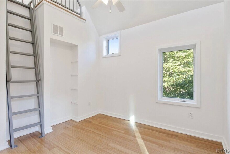 Building Photo - 621 Otisco St
