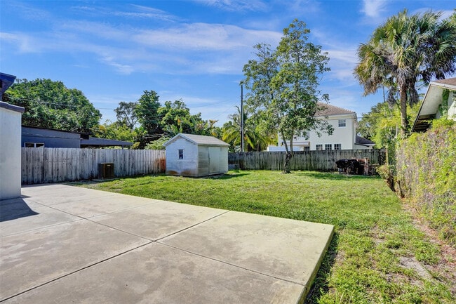 Building Photo - 807 SW 18th St