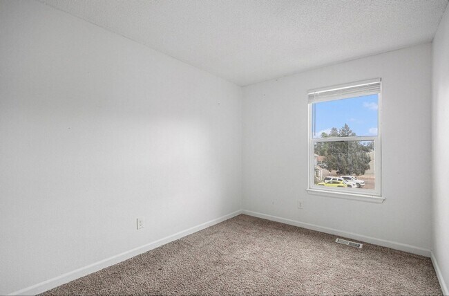 Building Photo - 8156 Washington St